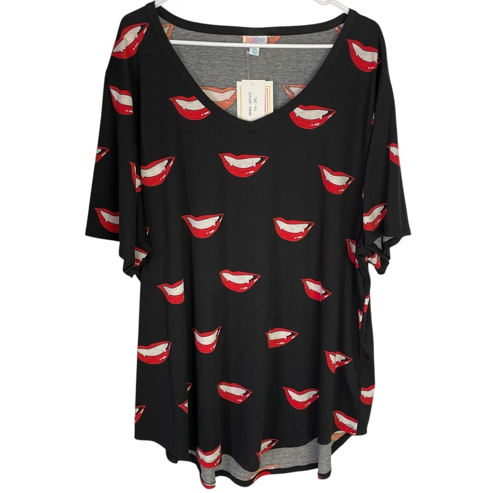 NWT LuLaRoe Womens Vampire Smile Iris Top Sz 2XL Black Goth Halloween Whimsigoth